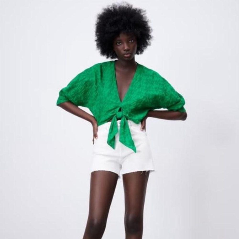 KNOTTED EMBROIDERED TOP